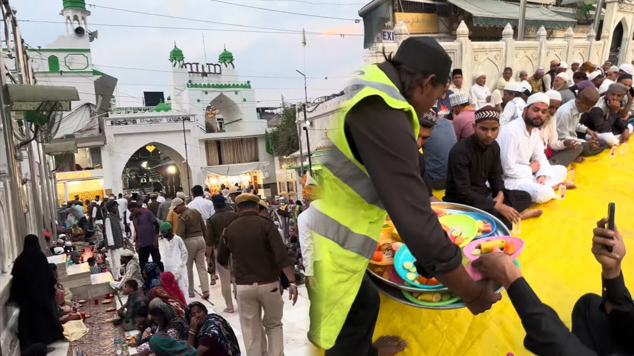 Ajmer Sharif Dargah Kin ke Janib Se Aftar kiya Jata Hai ￼🌙Aaj le Roja me Mahol 💬🙏
