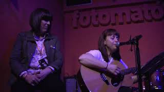 Video thumbnail of "Montse (NOSOTRÄSH) - Sintasol (Directo @Fotomatón, Madrid) (28-4-2018)"