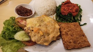 Nikmatnya Kuliner Ayam Goreng Mbah Cemplung - NET YOGYA. 