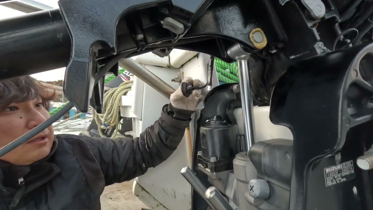 函館 スズキ船外機 DF115A 足が上がらない原因はチルトモーターだった 