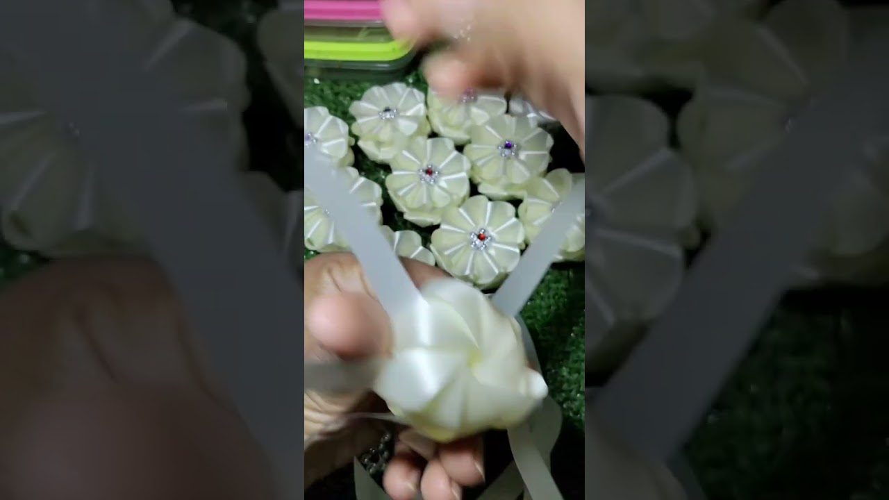 พับดอกลีลาวดี