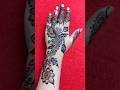 Beautiful henna design on the back hand #shorts #henna #mehndi #youtubeshorts #farheenscreation #art