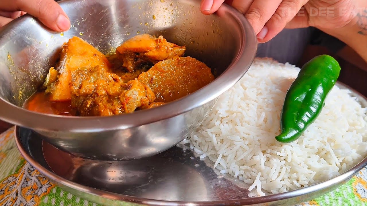Delicious spicy chicken/মুরগি থালি/thali: hot steamed rice, big green chilli! গরম গরম মাংস ভাত! 