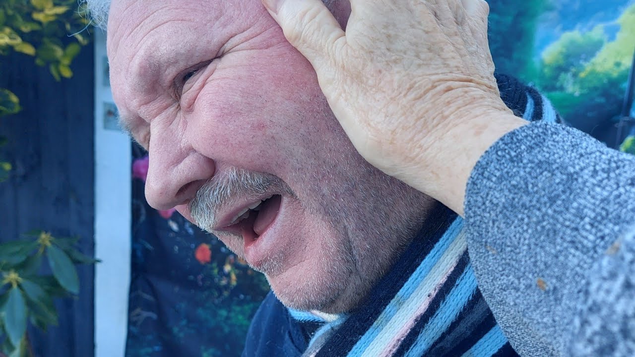 pensioner gets a clip around the ears. - YouTube