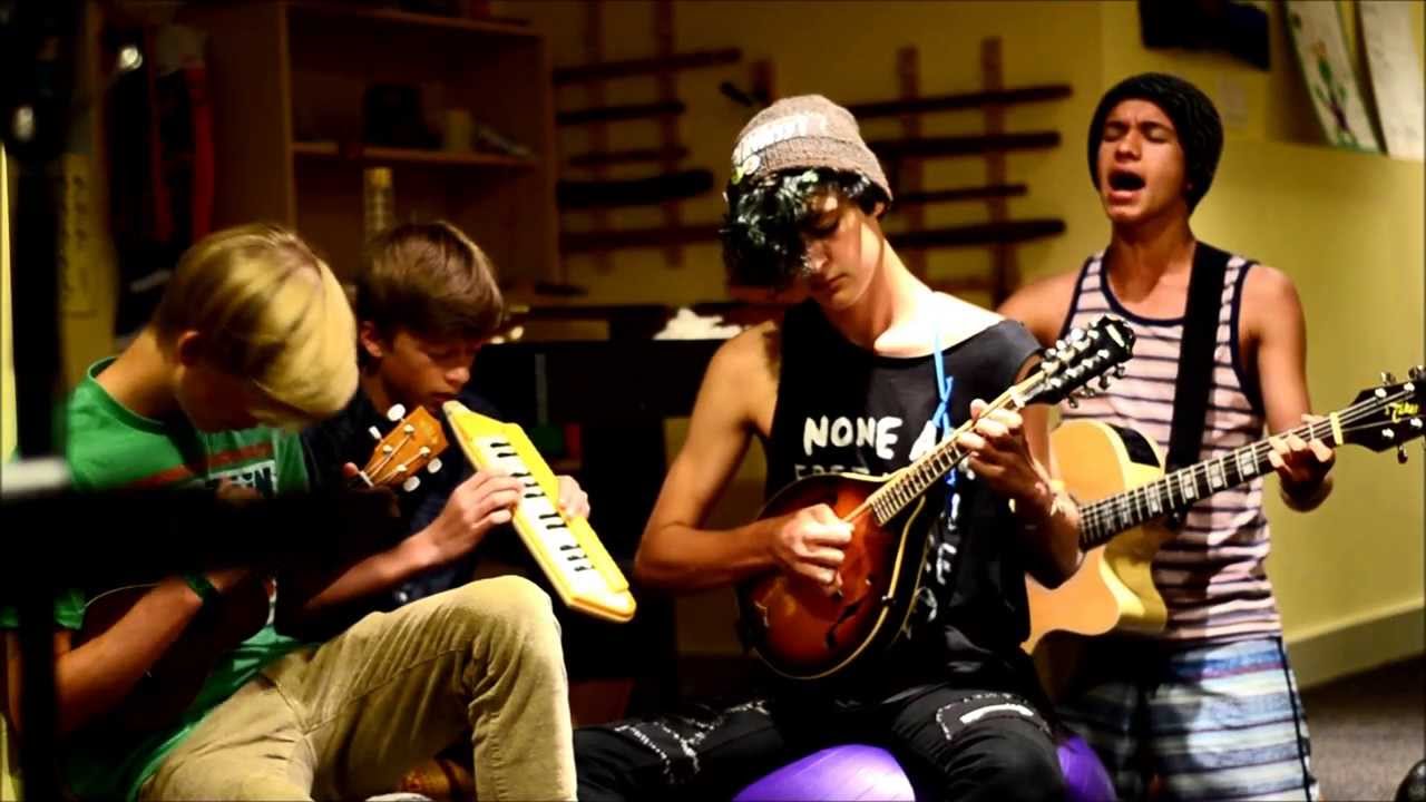 close the bombay doors - pied par pied (with Jasper, Zen, and Kai)