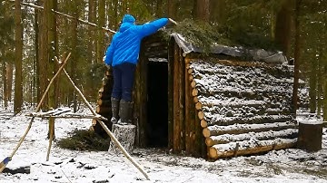 Build a Safe and Warm Log Cabin for Survival with Your Family - Life alone in the forest