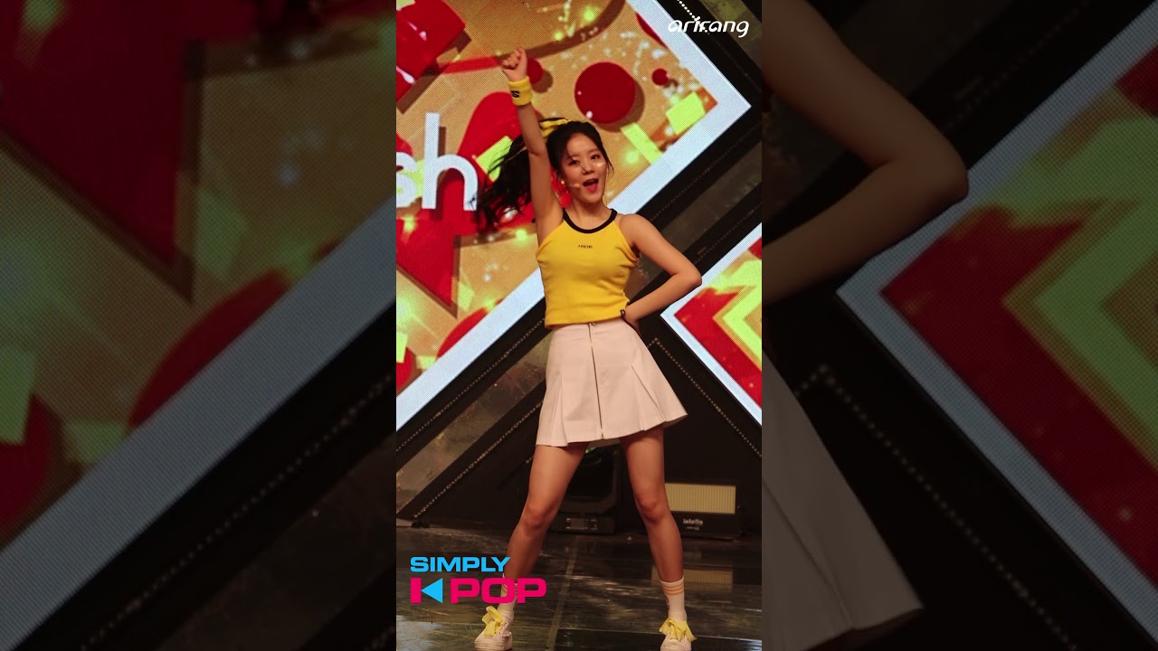 [Fancam/직캠] Yena(예나) _ G-reyish(그레이시) _ With a Smile(한바탕 웃음으로) _ Simply K-Pop _ 060818