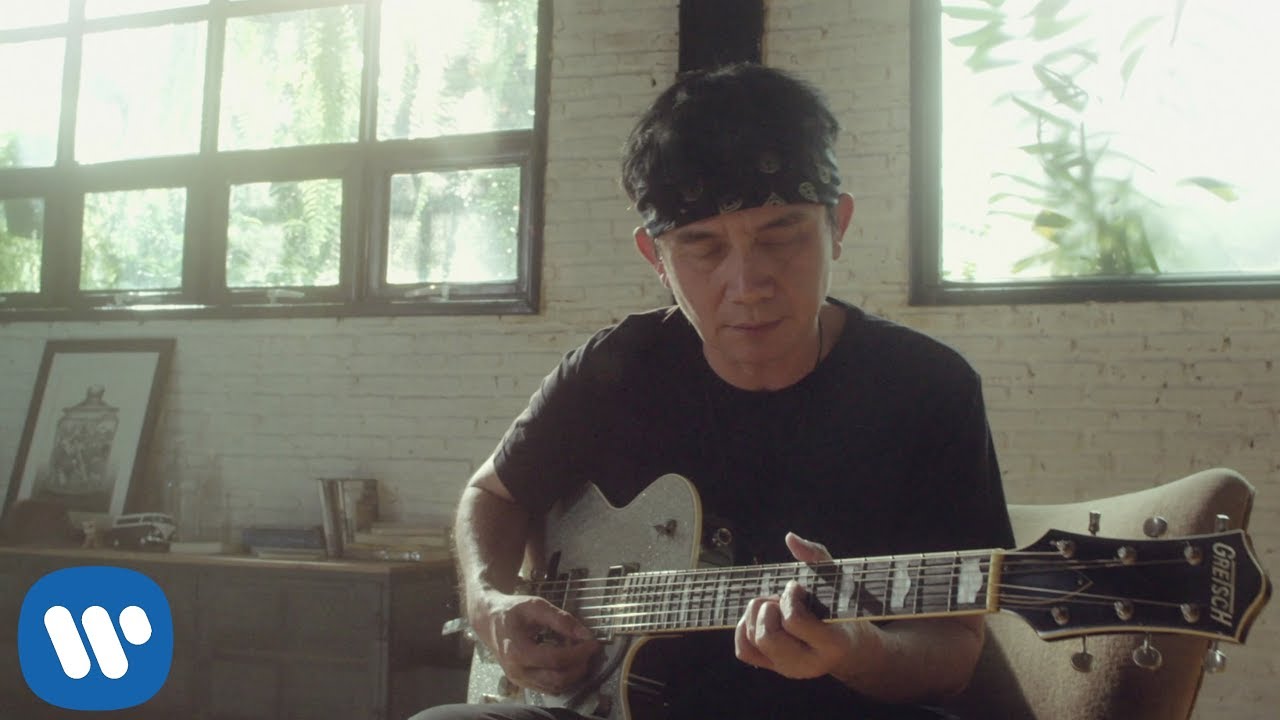 ปกเพลง อยู่ในใจ — PONGSIT KAMPEE