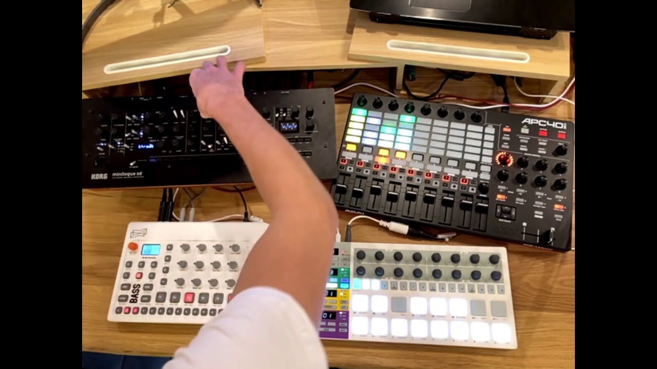 Jamuary 2021 Day 1 - Melodic Techno - Model:Samples, Minilogue XD, Beatstep Pro