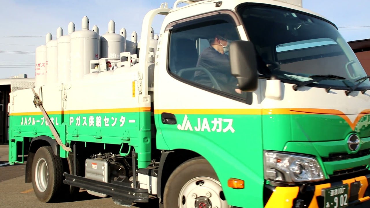 プロパンガスの配送-宮本運輸　　　　　2021年撮影・公開（現在は、作業を行う際はヘルメット着用にて行っております）