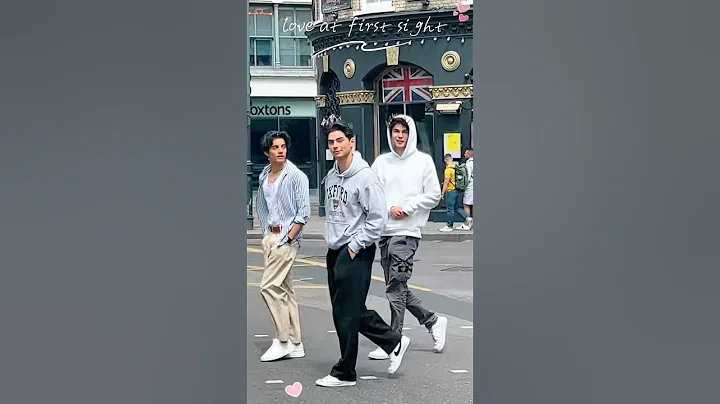 Love at first sight 💕#fyp #aura #rizz #love #foryou #couple #usa