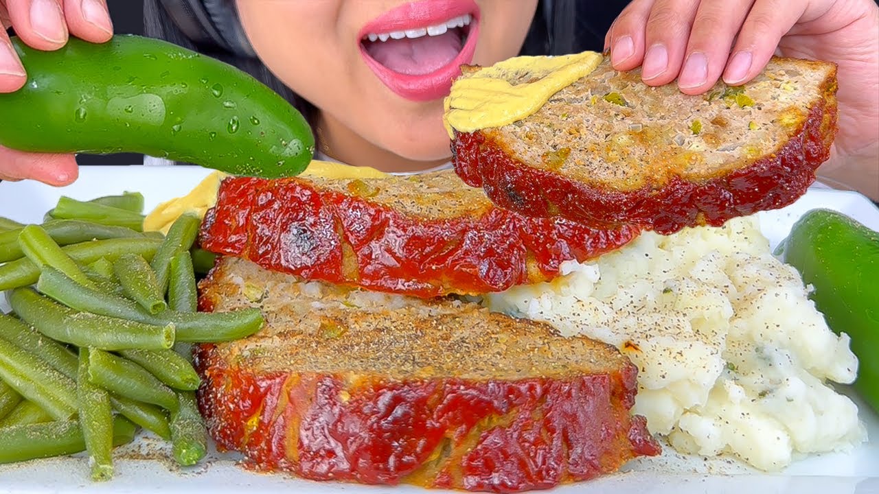 ASMR MEATLOAF WITH A SPICY CRUNCHY JALAPENO (EATING SOUNDS) MUKBANG | ASMR Phan