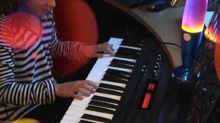 Superman Returns - Heart & Soul - keyboard played by Meis Elena (9 year old) HD version