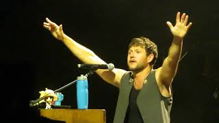 Niall Horan - Talking to the crowd before The Show