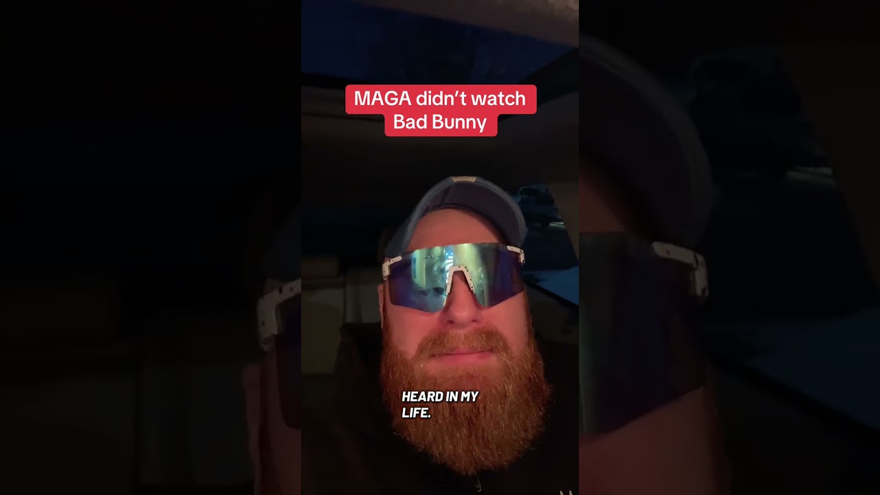 Шоу Bad Bunny в перерыве матча