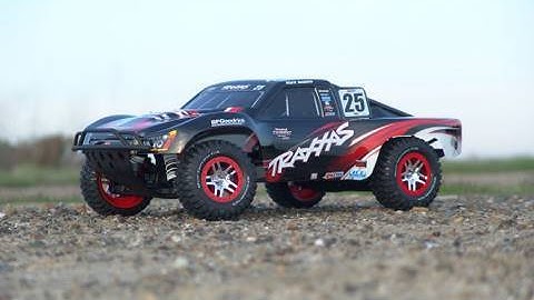 Traxxas Slash 4x4 - Mild terrain bashing, Video #1 (HD)