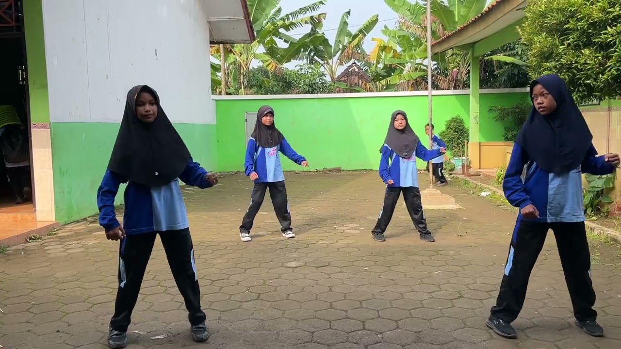 Senam Kreasi Ampar Ampar Pisang Kelas 5 SDN Manggis