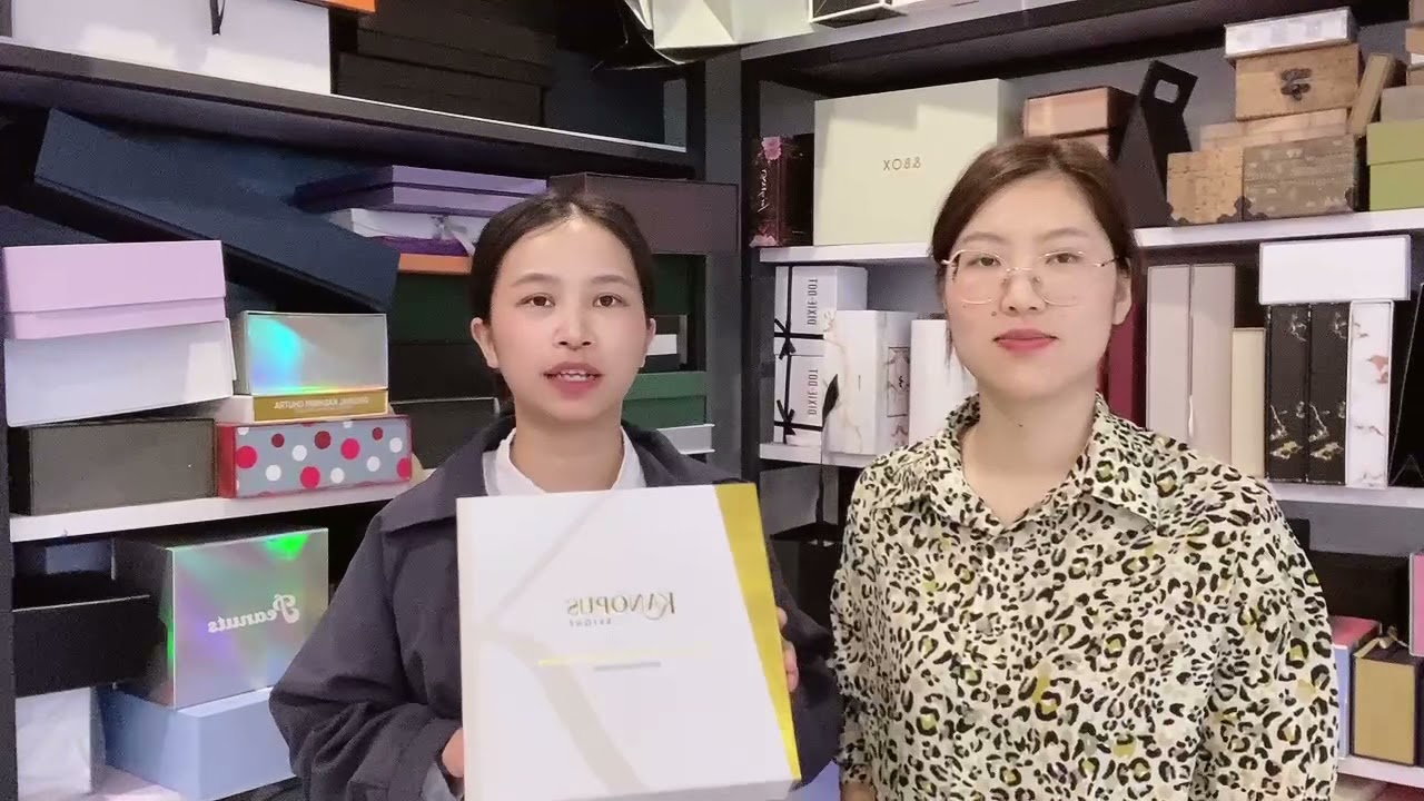 Our team/ Lisa and Cassie introduced the high quality cosmetics packaging boxes for you