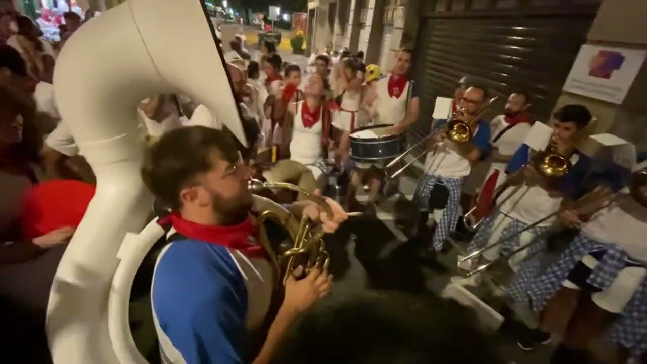 Gazte Txaranga - Popurri (Dile, Pobre Diabla, Gasolina): Los De Bronce, San Fermín 2022