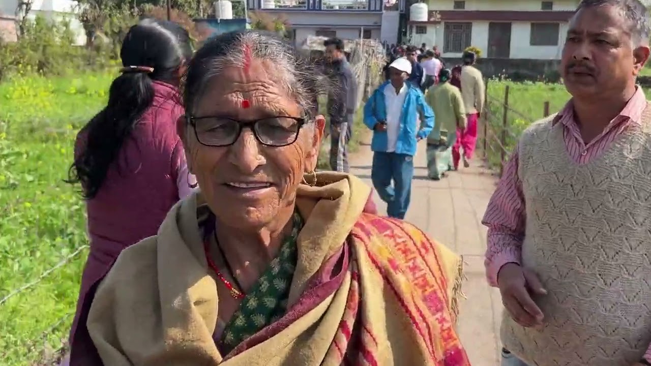 बहुत दूर दराज से पहुँच रहे हैं लोग झाड़ फूंक वाले वैध जी के पास उदय रामपुर कलालघाटी कोटद्वार गढ़वाल 