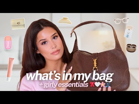 محتويات حقيبتي حقيبة جاكي غوتشي الكلاسيكية أساسيات أنثوية للخريف والشتاء