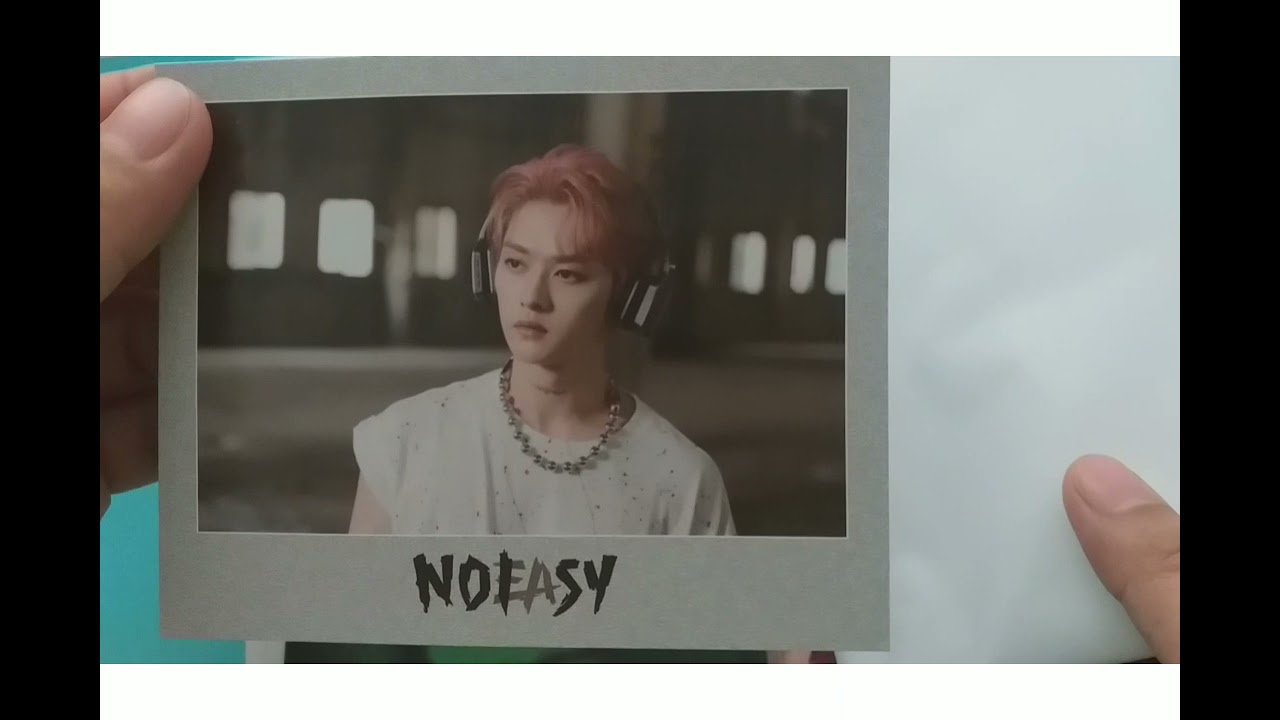 Unboxing Straykids POB Noisy Limited Album with Synarra preorder benefits.