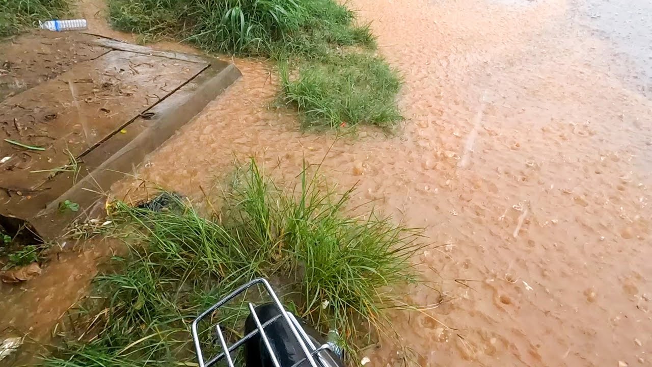 Super Heavy Rain To Flash Flooding On Street Unclogging Drains - YouTube