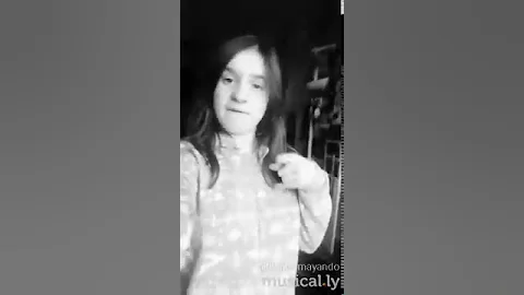 Sie to side ariana grande
