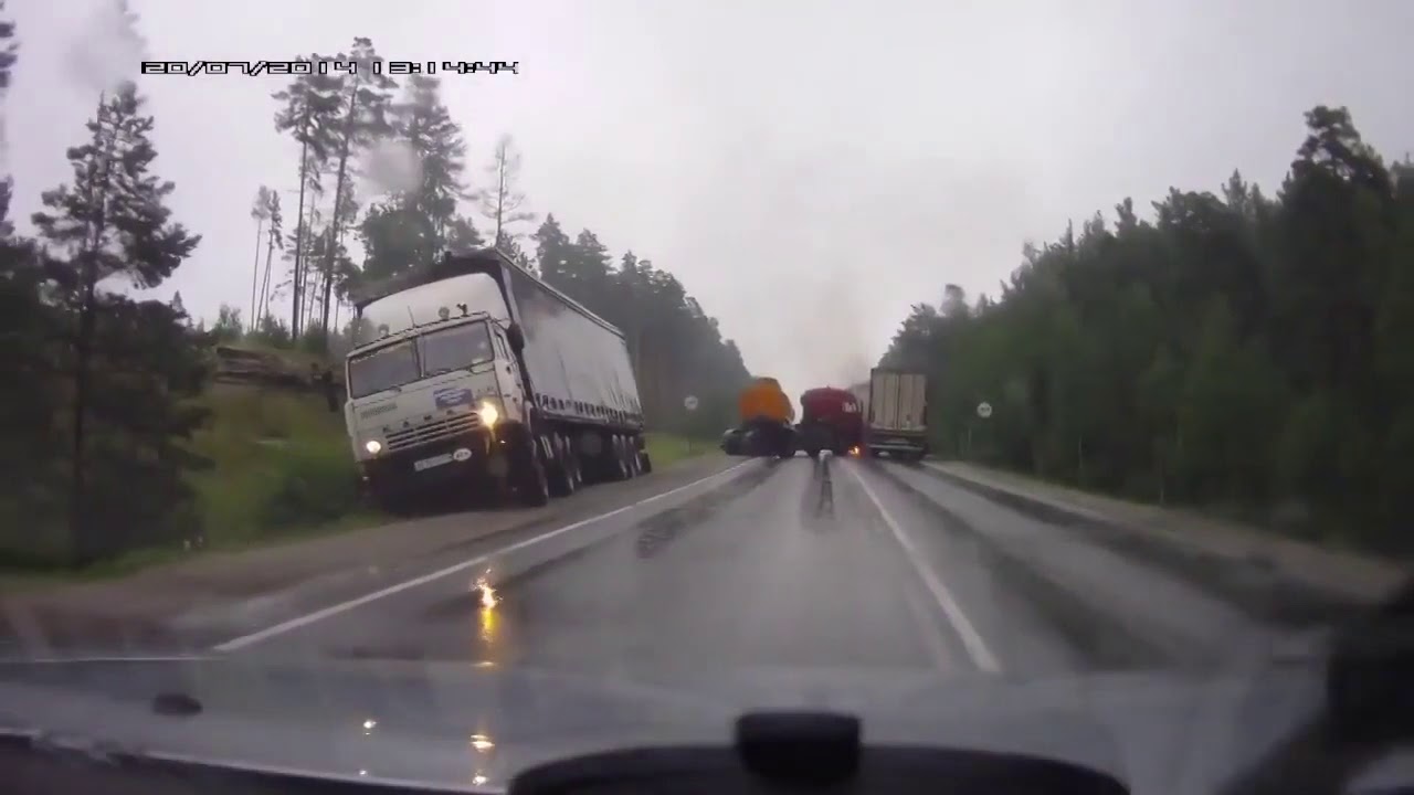 Лобовое столкновение volvo