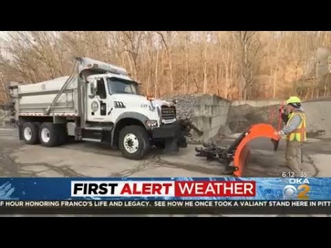 Crews preparing for winter weather ahead of holiday - YouTube
