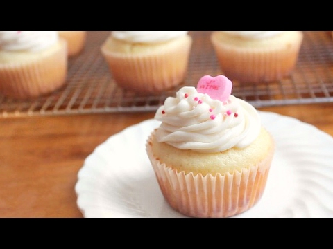 Valentine's Day Vanilla Cupcakes | SweetTreats