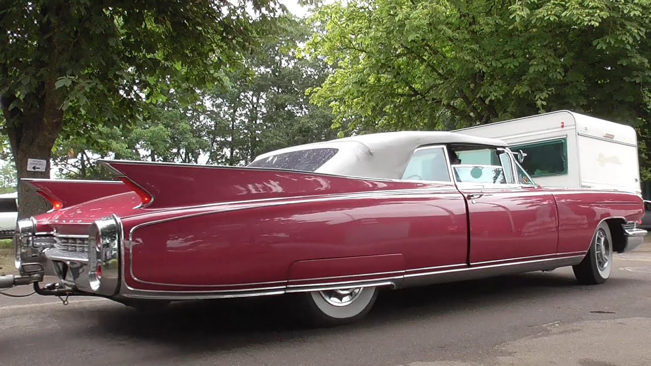 Classic US & Muscle Cars leaving Viking Run 2024 Sunday