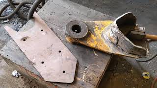 welding JCB excavator big repair to smashed boom