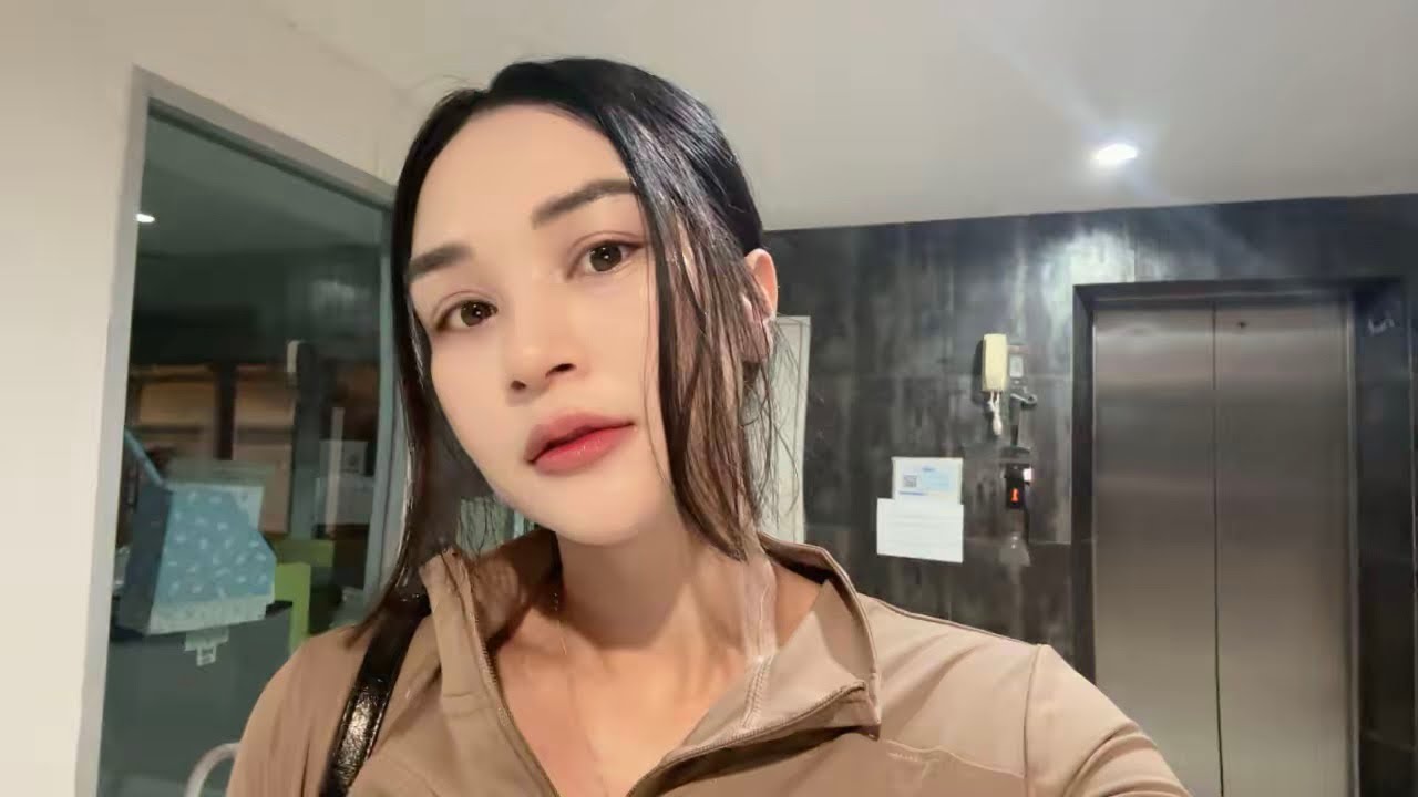 LIVE Street Café - Welcome Family 🤗 Ploysai Coffee Lady in Bangkok Thailand - Thai Street Food