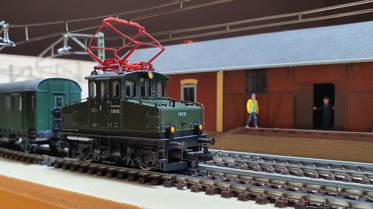 Trix 22551 (Märklin 37475) DB E 69 02 