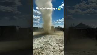 ga ada takut nya 😱 #viral #story #tornado #news #fyp