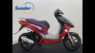 Honda AF49 X8Rs rood zwart bj: 1998 met 25000 km klassieker bij Sunder 90's Classics