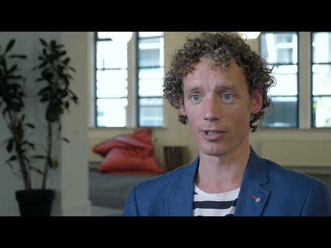 Thumbnail van het AWVN-interview over de toekomst van werk