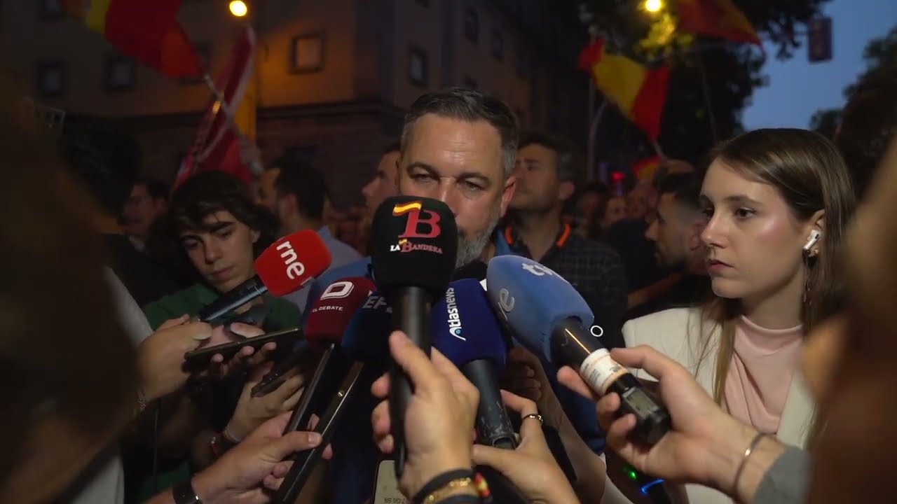 Abascal, en Ferraz: ¡Moción de censura y elecciones ya!