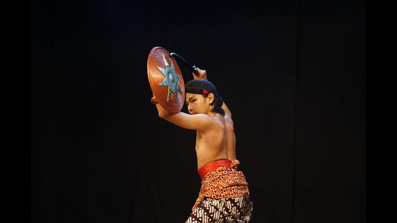 WAHYUNING KUSWOLO | TARI MANGGALATAMA PURO PAKUALAMAN