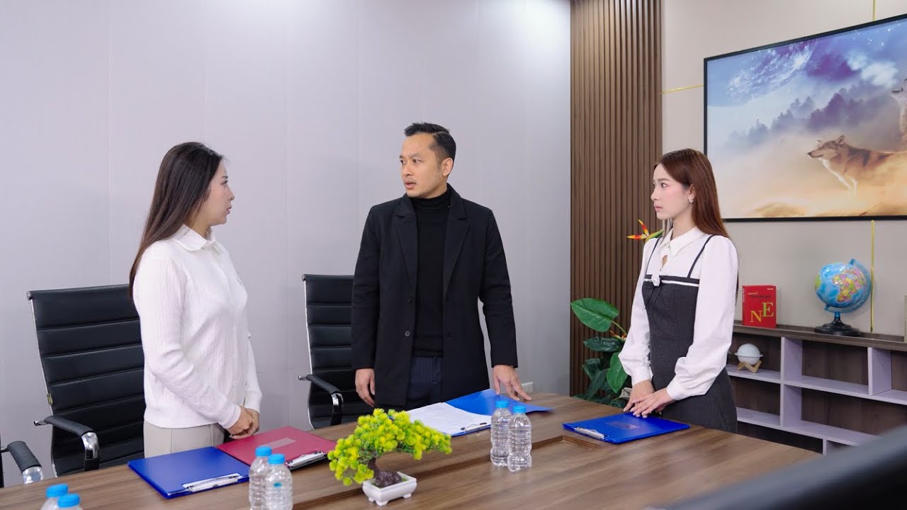 GÁI XINH GIÀNH HẾT CÔNG LAO ĐỒNG NGHIỆP PHÁ HỎNG BUỔI THUYẾT TRÌNH LỚN VỚI ĐỐI TÁC