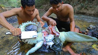 Unbelievable Found Turtle in Crocodile Stomach then Cooking Eating to Survival