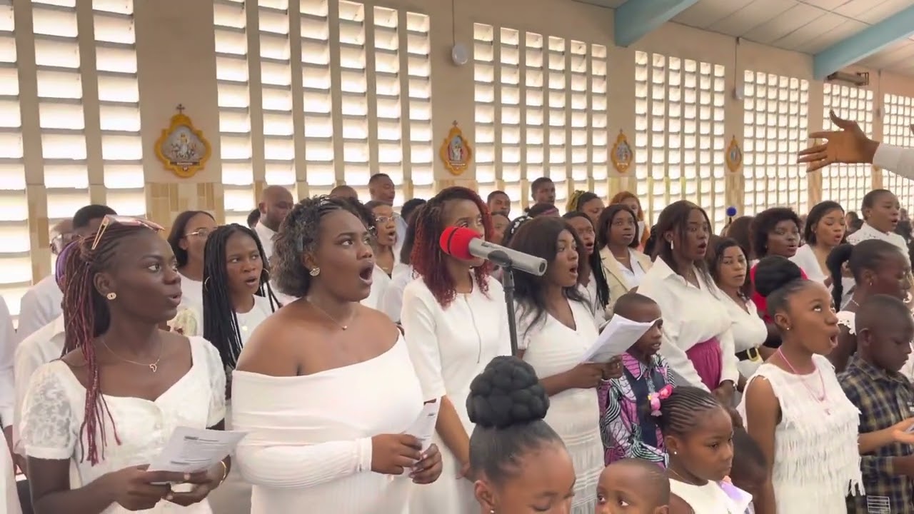 Dieu Règne ✨ { Hymne Pascal } ( Chorale Regina Mundi )