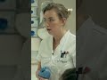 "Ik kijk wel even de andere kant op" 😳💉🩸