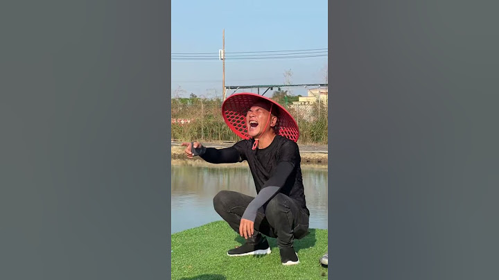 美女釣200公斤的龍躉，差點被魚拉進水裡！ #shorts #釣魚 #龍躉 #钓鱼 #fishing #funny