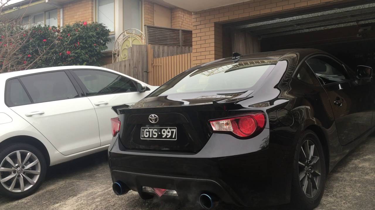 Light Revving - Invidia Q300 + Nameless Front Pipe Toyota 86 - YouTube