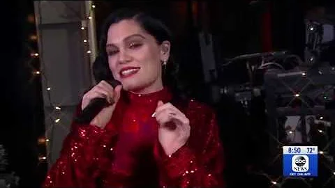 Jessie J - Santa Claus is coming to town