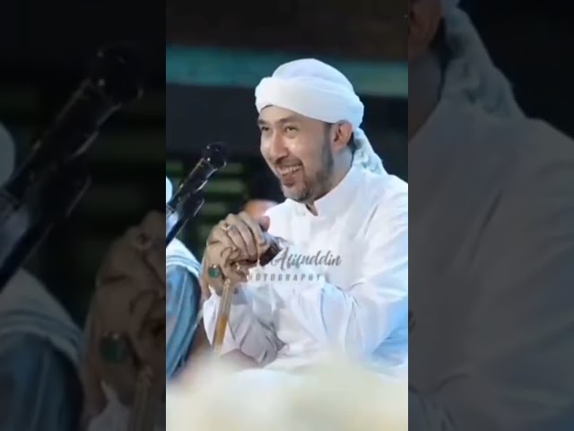 Jempol Buat MASTER HASAN TROLLLNYA😍 #azzahir #habibbidin #sholawat #masterhasan class=