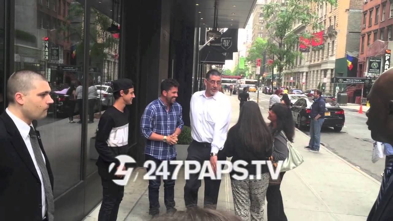 (New) (Exclusive) Cameron Dallas stops for his fans infront of his Hotel in NYC 06-06-15