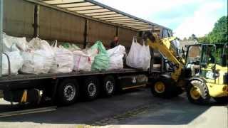 Anlieferung Mit 5 Achser-Planensattelzug - Granitpflaster Laban Hellgrau Mittelkorn In Säcken